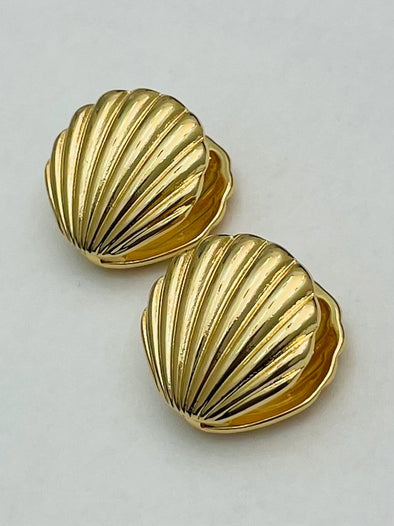 gold clam shell earring