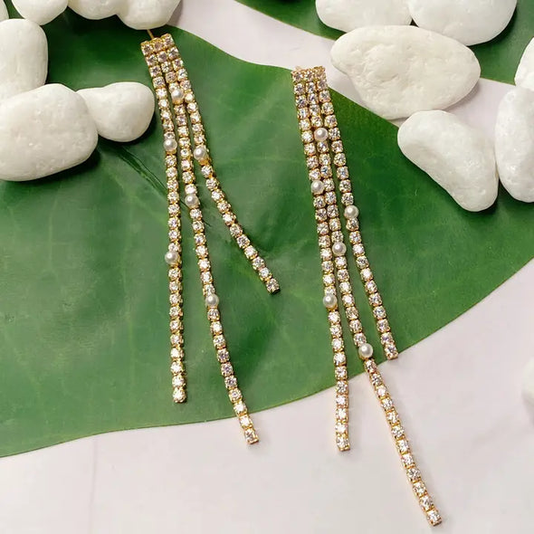 The Pearl and Gold Dangle Earring-Gold